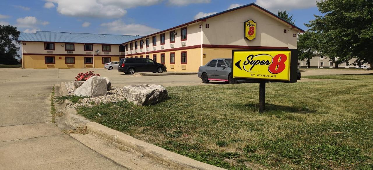 Super 8 By Wyndham Champaign Motel Eksteriør billede