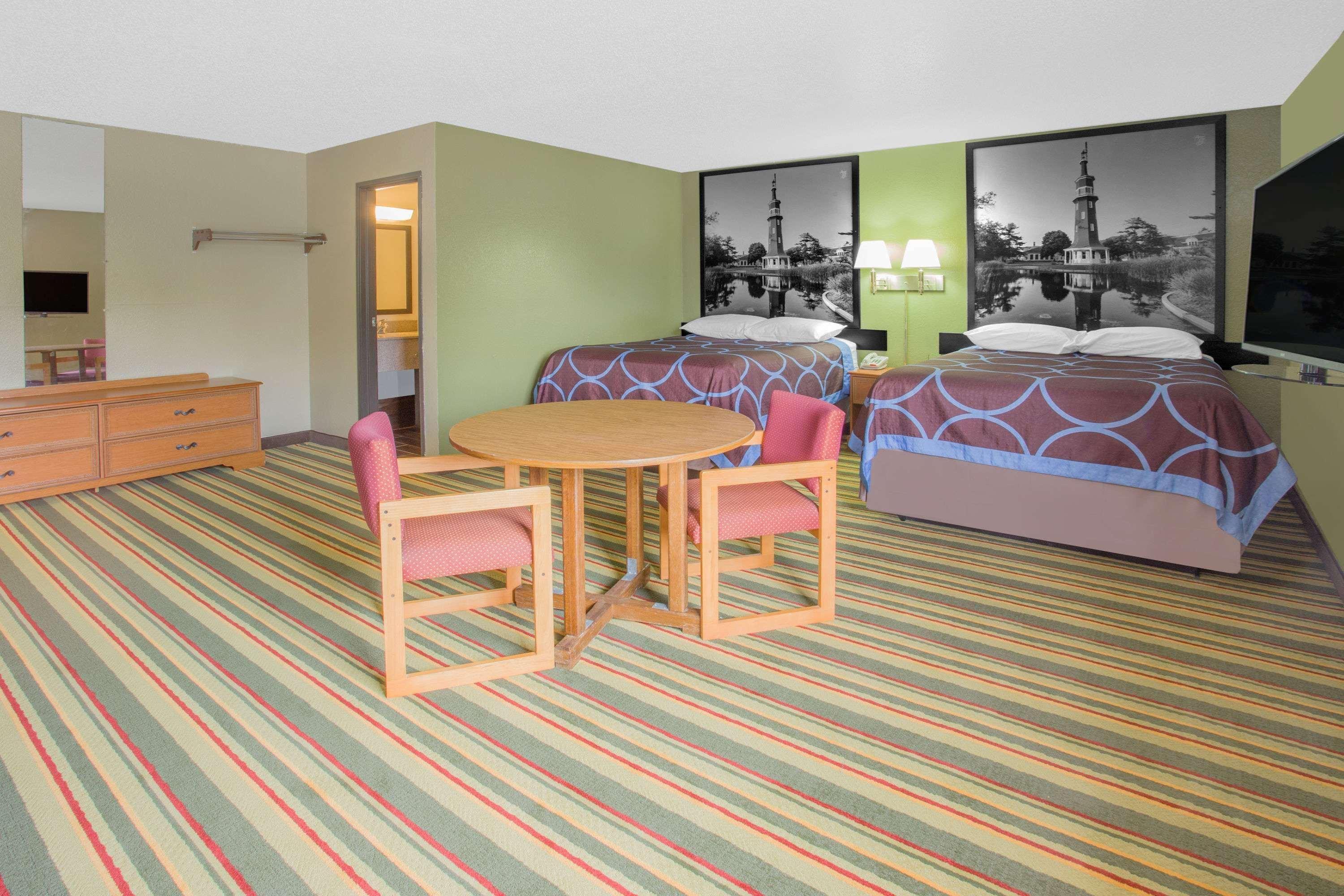 Super 8 By Wyndham Champaign Motel Eksteriør billede