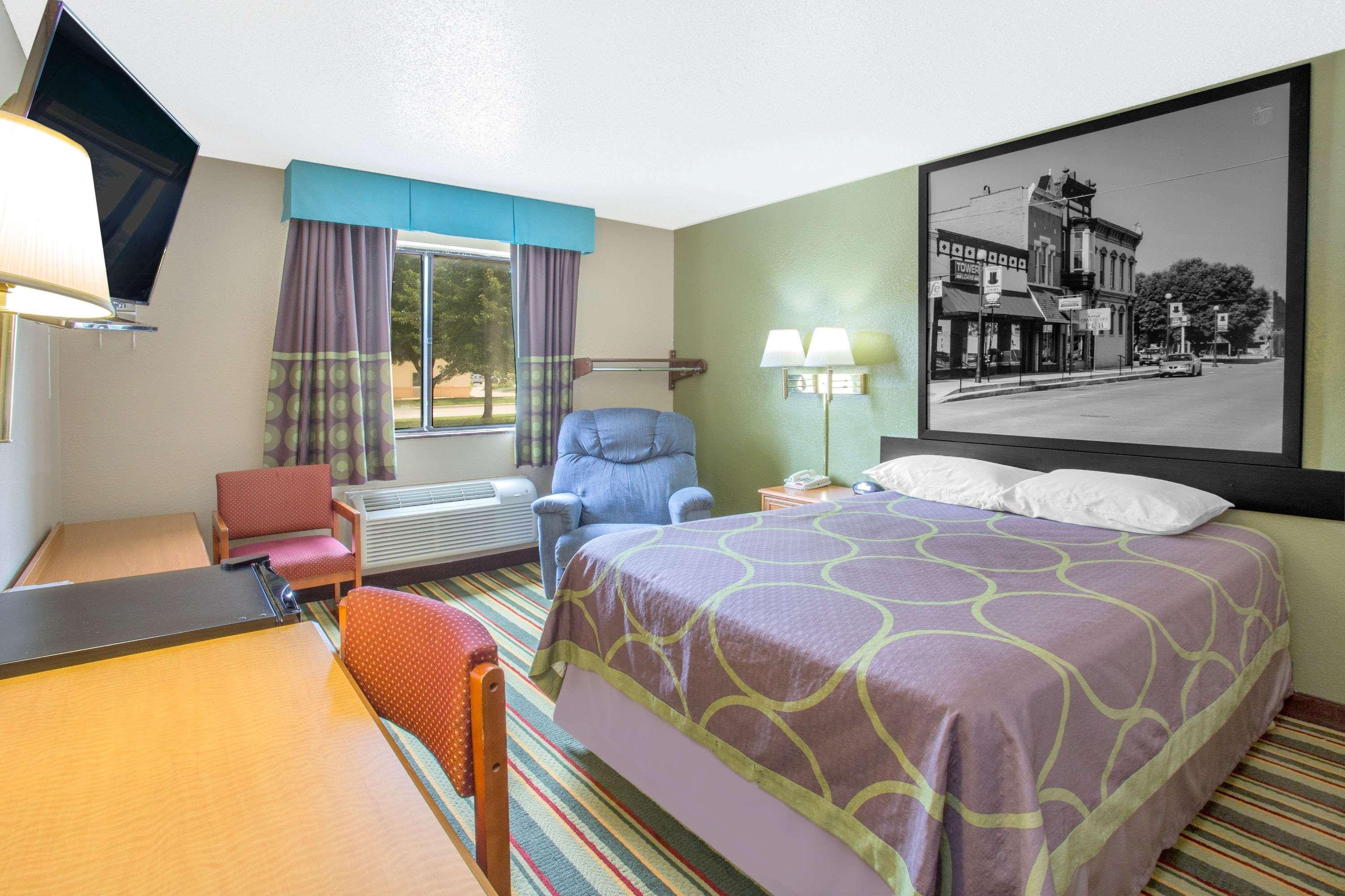 Super 8 By Wyndham Champaign Motel Eksteriør billede