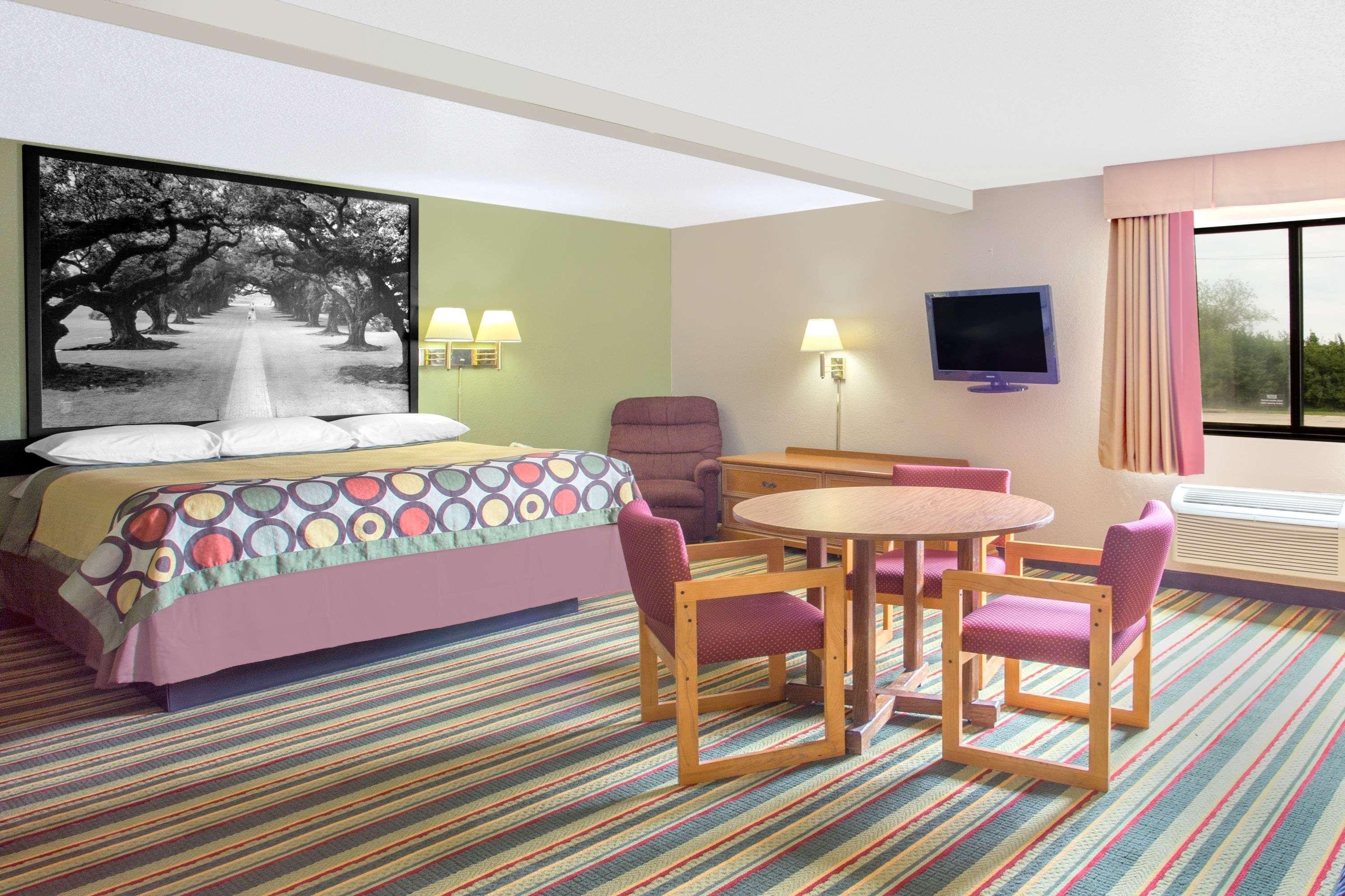 Super 8 By Wyndham Champaign Motel Eksteriør billede