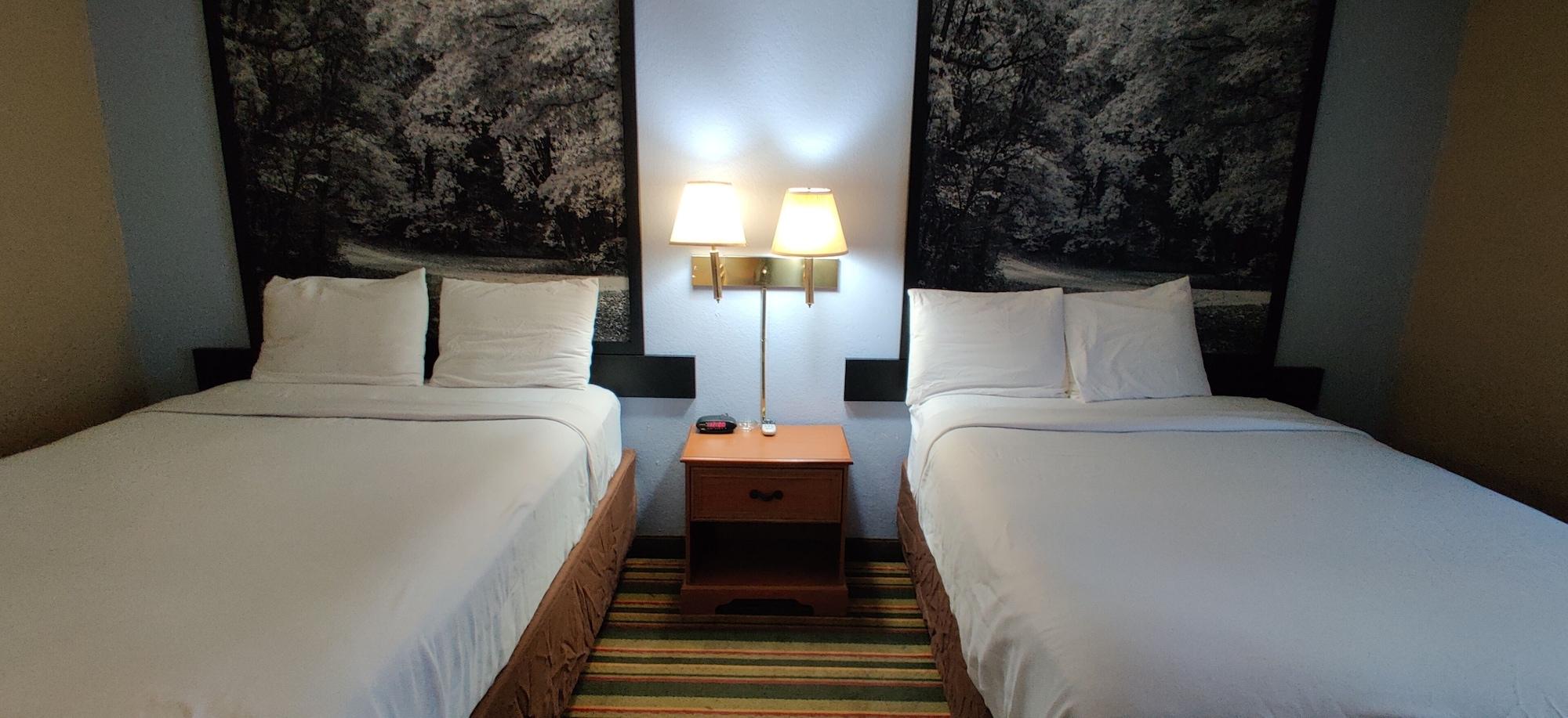 Super 8 By Wyndham Champaign Motel Eksteriør billede