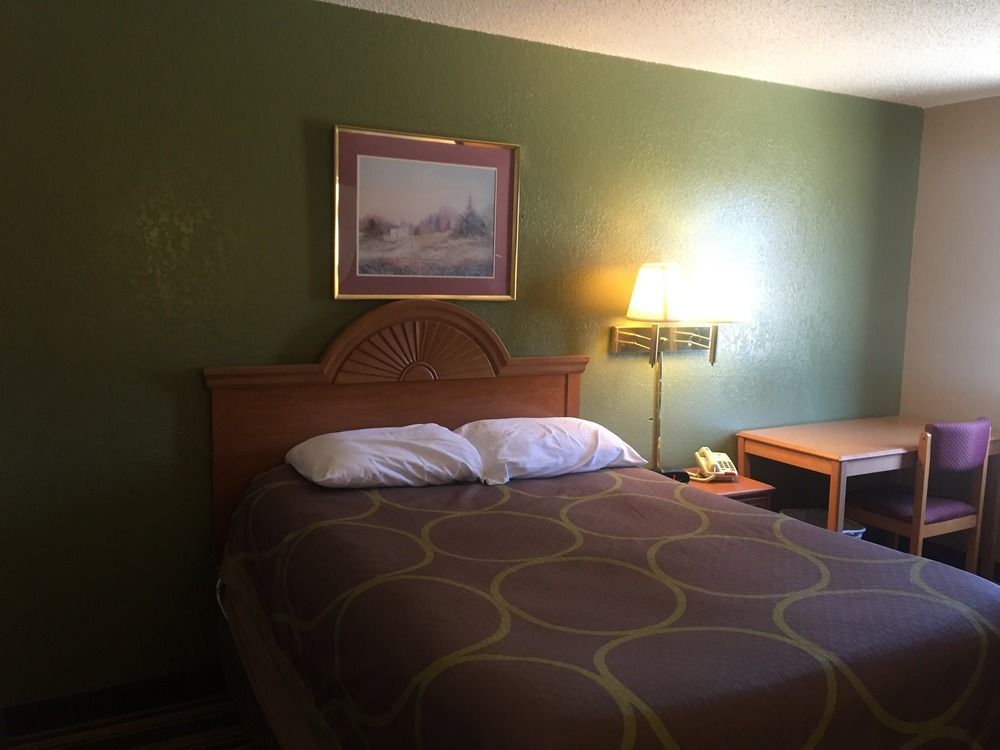 Super 8 By Wyndham Champaign Motel Eksteriør billede