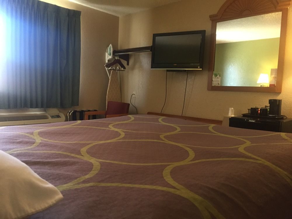 Super 8 By Wyndham Champaign Motel Eksteriør billede