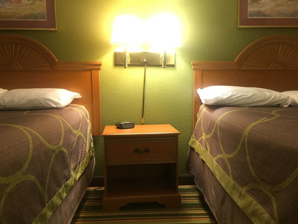 Super 8 By Wyndham Champaign Motel Eksteriør billede